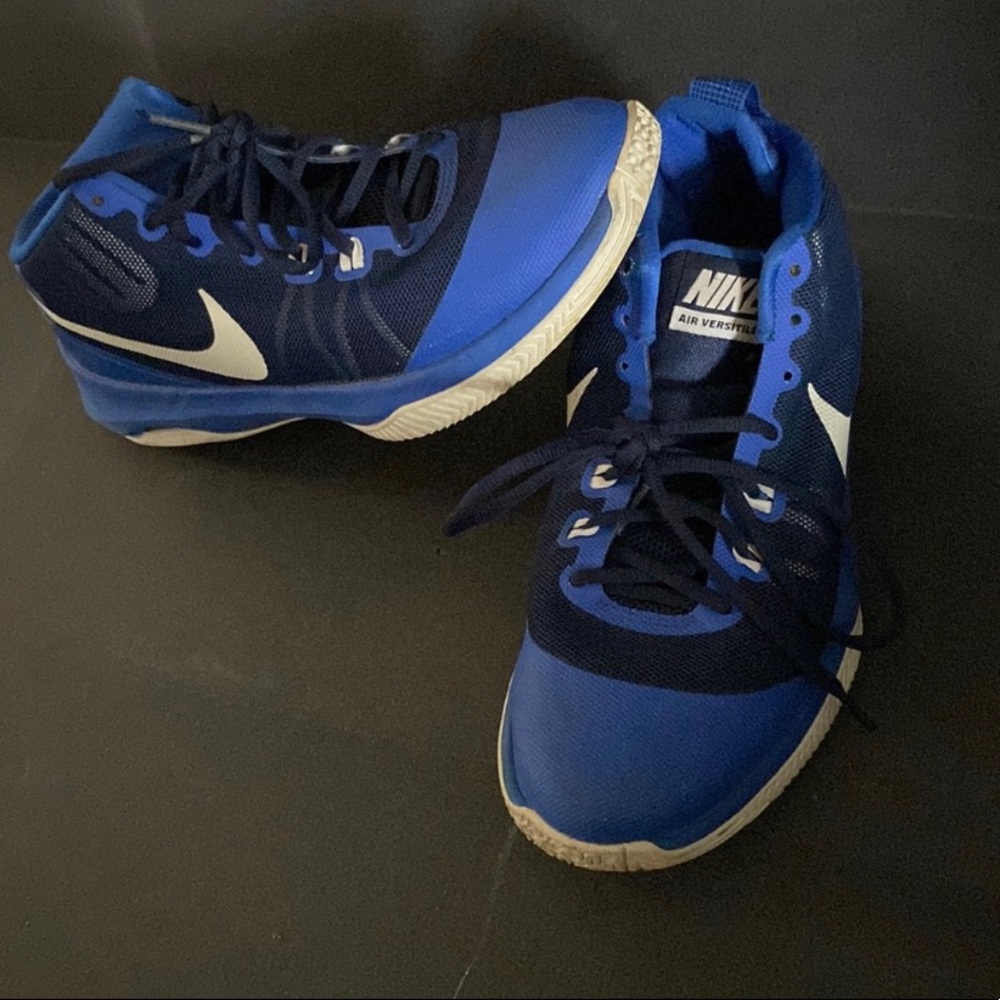 Basketball shoes